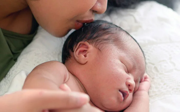 ¿Están esperando un bebé? ¡Inscríbanse a nuestros NUEVOS seminarios web de cuidado prenatal!
