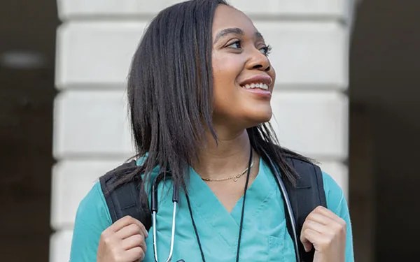 Programa De Capacitación Career Pathways: Fortaleciendo la industria de la salud de New York con sus más grandes defensores—ustedes.